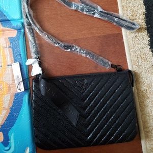 Crossbody/wristlet